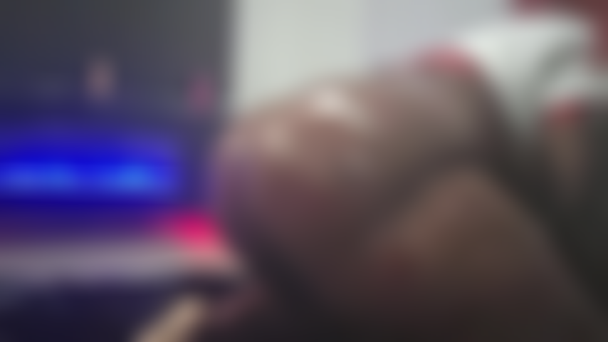 Uma bunda gorda e oleosa.