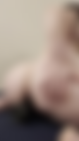 Um dildo grande e realista anal de um minuto.