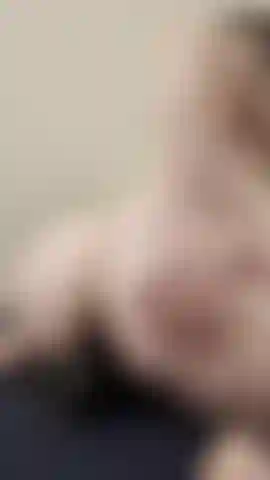 Um dildo grande e realista anal de um minuto.