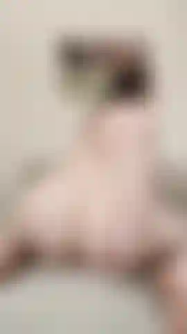 2 Min de anal com vibrador realista.