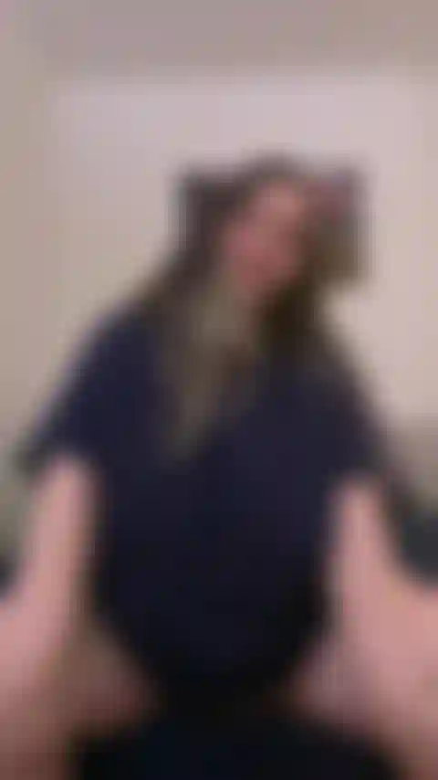 Tira e bunda bate palmas.