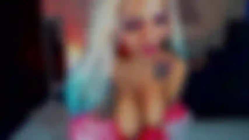 Quer ver como brinco com minha bucetinha e dou um belo boquete?