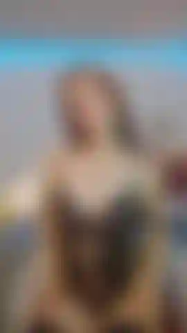 Meus peitos doces querem brincar com você.