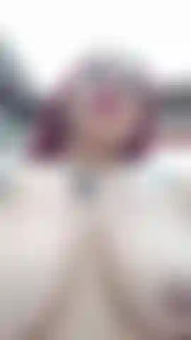 Aperto o pov e balanço os peitos na sua cara.