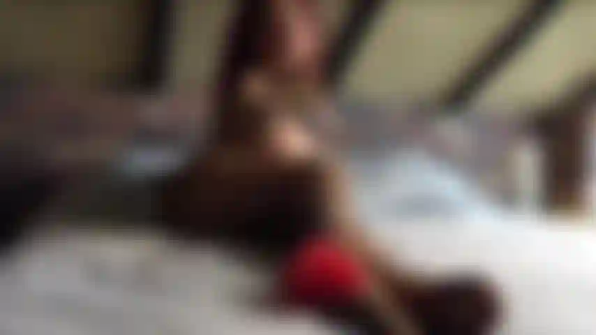 Adoro fazer cócegas no meu corpo...