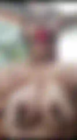 Saliva, mordaça e grampos.