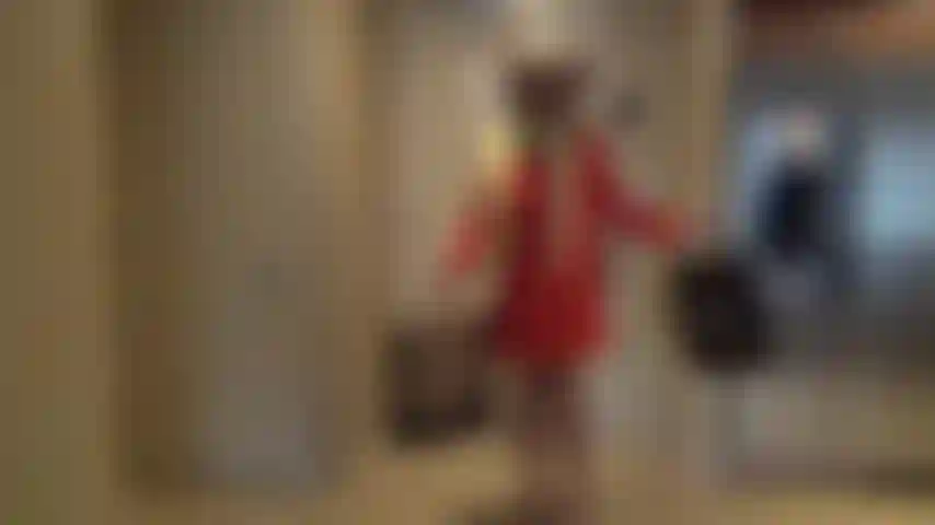 Adorando meus pés pequeninos e tocando minha buceta.