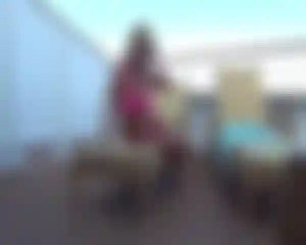 Me masturbando com vibração e vibrador em um navio de cruzeiro.