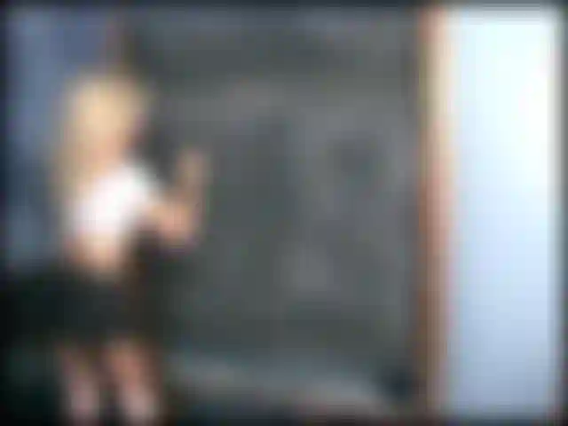 Colegial christie brinca com sua buceta apertada.