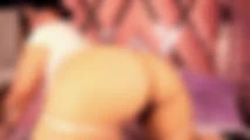 Quero uma surra na minha bunda, baby.