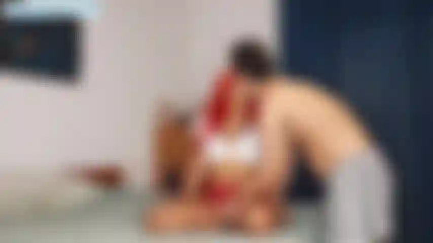 Sexo selvagem com tapas nos seios e sexo anal intenso com creampie.