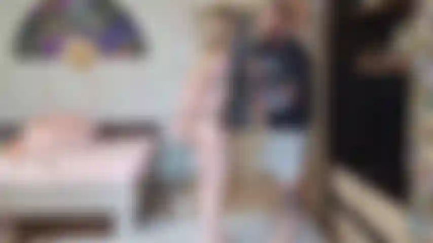 Dominação feminina, tesoura, fetiche por músculos.
