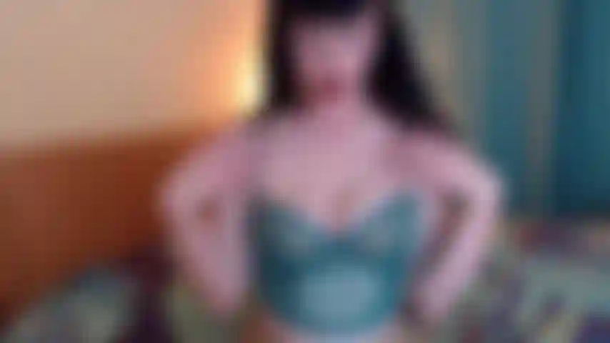 Observe-me depilar minhas axilas peludas.