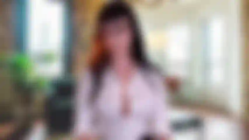 Boss te chantageia para chupar pau.