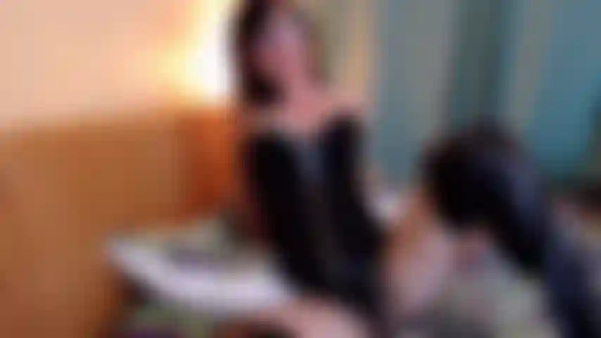 A primeira vez da sissy sendo fodida com um strap-on. Fique bonita e eu vou te foder bem e profundamente, fazer seu pequeno pinto vazar e vazar enquanto eu fodo seu pequeno bussy apertado. Você é um porco de pau imundo.. Viciada em pau.