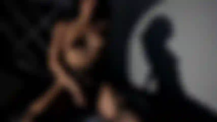 Masturbação na sombra.