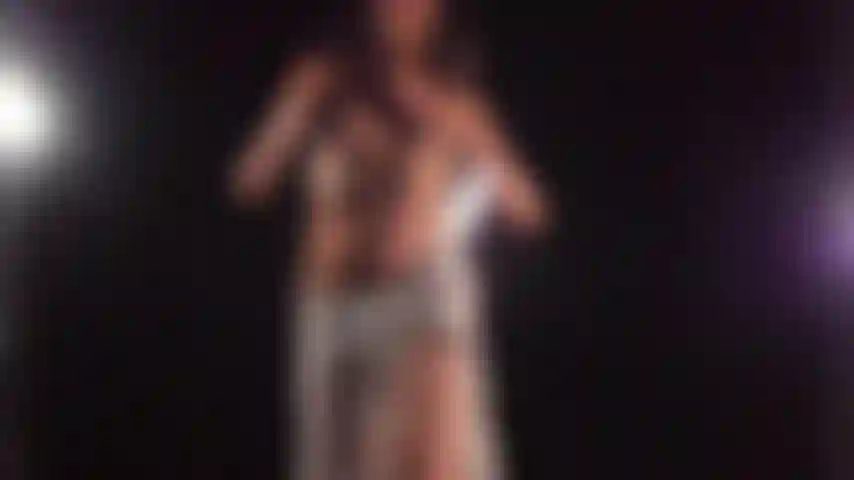 Striptease e gemidos.