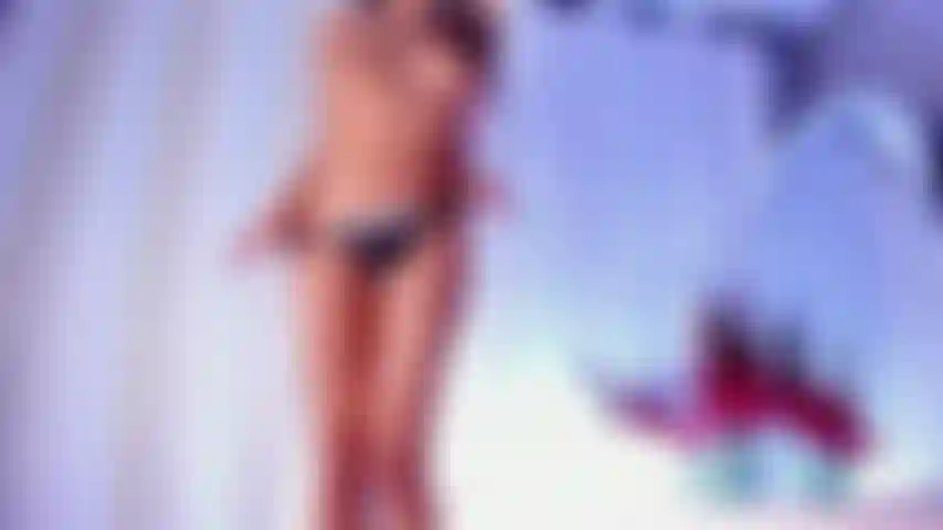 Cera e óleo no corpo.