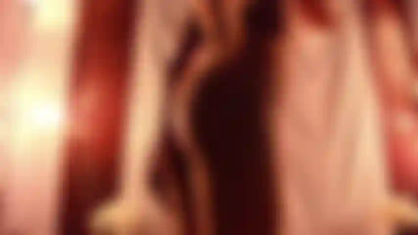 Provocando com água (peitos de fora).