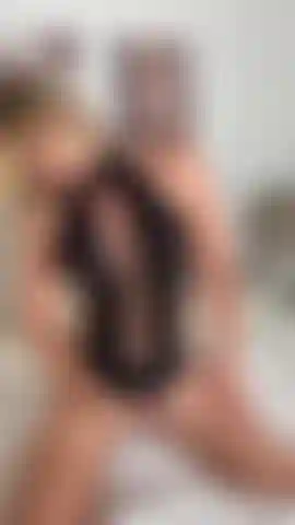 I love to oil my tits and my ass and play with my pussy for you