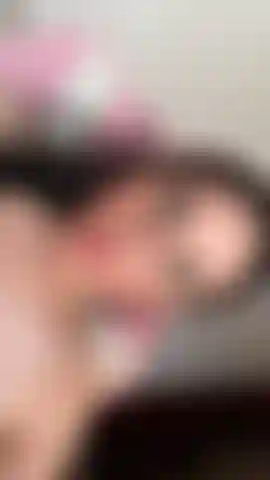 Mostro-te minha boceta molhada.