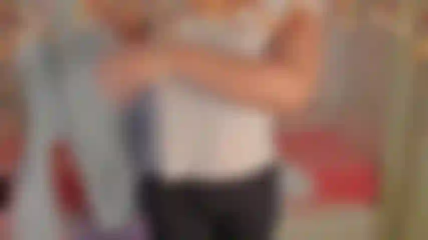 Calcinha vermelha, seios e boquete - você ama minha linda calcinha vermelha... Você ama sentir seu pau na minha boca... Você ama bater nela contra minha língua... Ter seu rosto contra meus seios... E se masturbar com eles!