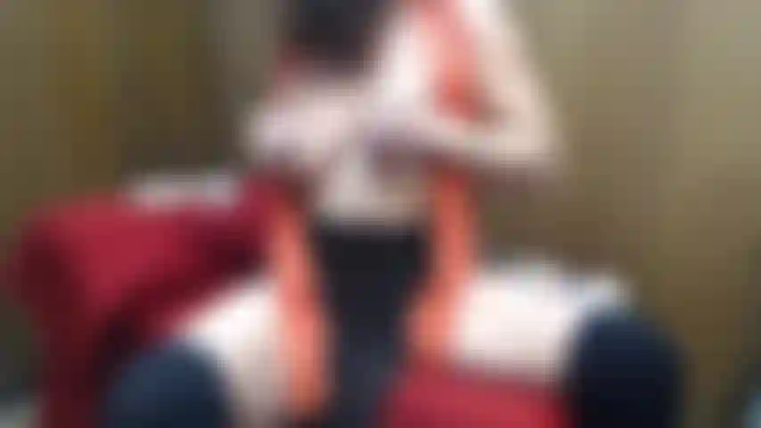 multiple Os  with fingers and toys