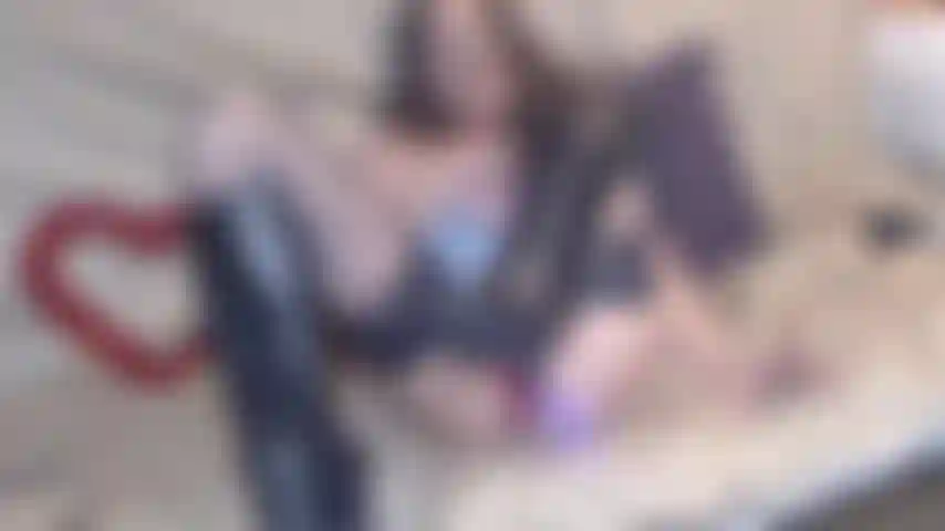 Molhando minha calcinha.