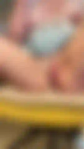 Um dildo na buceta de perto.
