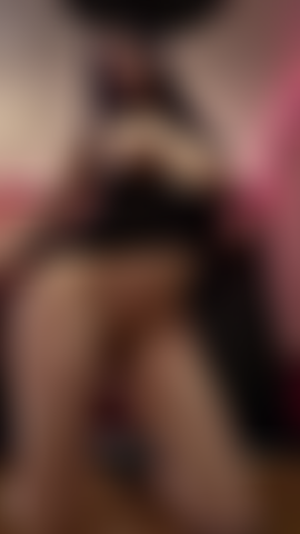 Que pratica pole dance e striptease com 9 saltos.