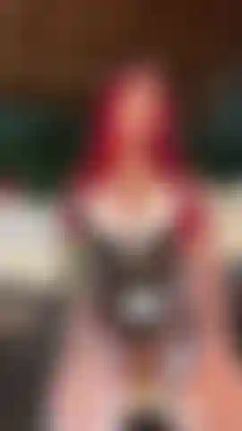 A empregada fez um esguicho no seu rosto.