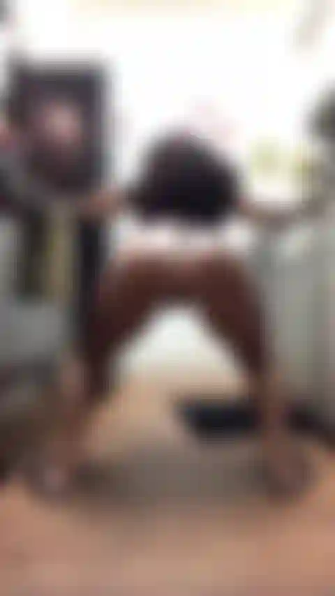 Venha me ver me divertir na cozinha.