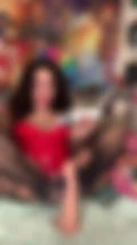 Venha me ver usar meu brinquedo de esguicho e sujar os pés;).