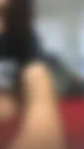 Observe-me rebolar na minha cama .. Eu sei que você gostaria que estivesse balançando no seu pau.