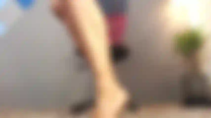 Meus pés dançam no ritmo da música.