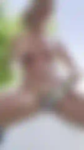 outside bathtub video * hehe when i was in south carolina my bedroom had an outdoor bathtub and I KNEWWWW the handle would feel sooo good on my clit 😅 damn it really feltttt sooo good daddy hehe watch me cum outside for you