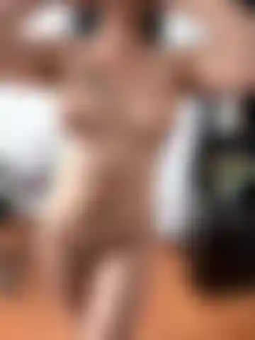 Masturbo a buceta e tenho pés sexy 😈.