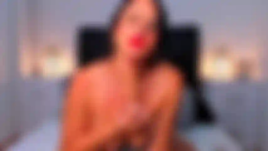 Sou a deusa de suas fantasias sexuais.