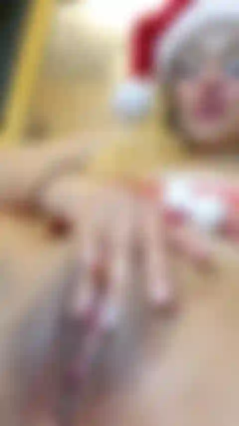 A senhorita jingles está pronta para um belo pau duro, que tal você emprestar a ela o seu, boas férias atrasadas.