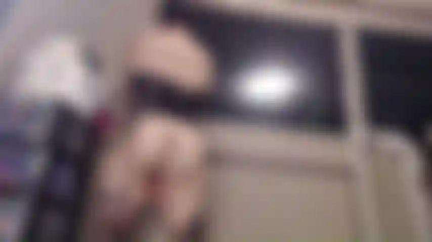 Apenas uma provocação minha me fodendo com minha máquina de foder enquanto estou de pé.