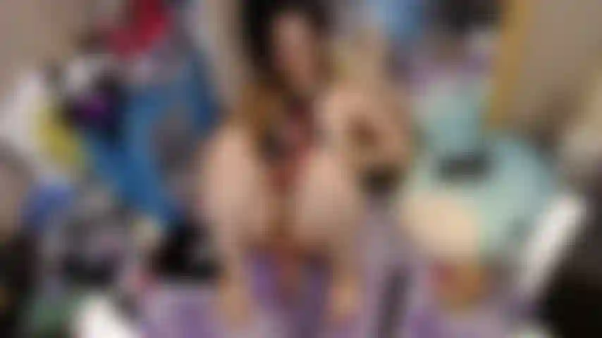 Aproveite me divertindo e esguichando com domi.