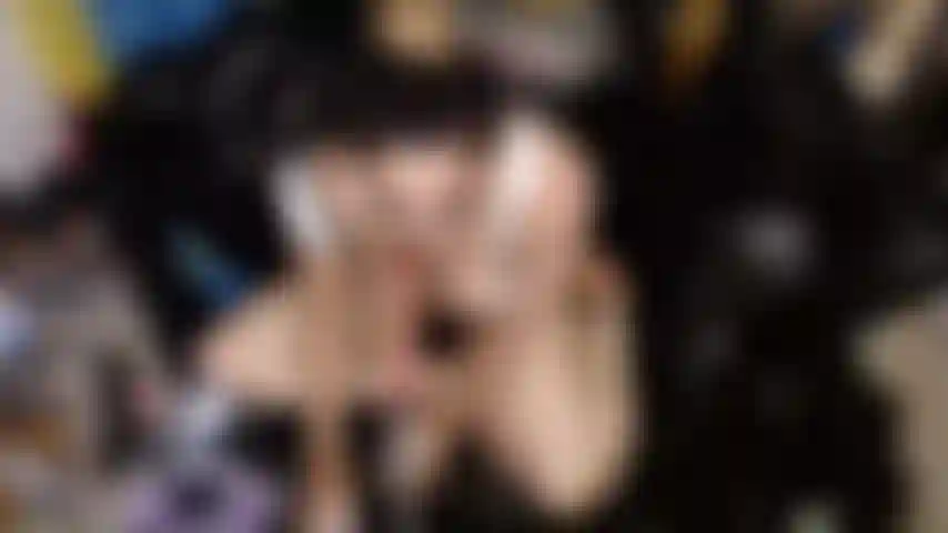 Controle essa empregada safada me faça creme pelas costas.