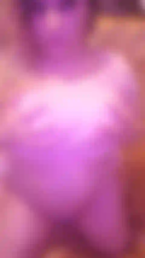 Provocando você enquanto meu meio-irmão está na outra sala.