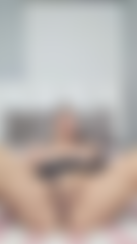 Olha minha buceta deliciosa.