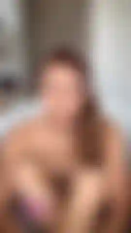 Esguichando em seu rosto.