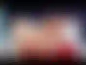 Foda a bucetinha com vibrador e mas plugue no cu, esguiche com vibrador grande dentro.