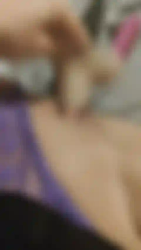 Me masturbo com vários brinquedos sexuais e dildo minha bucetinha.