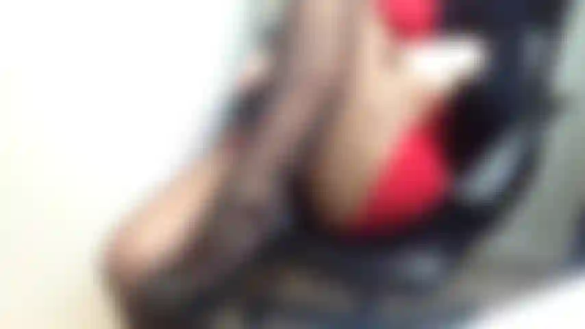 Secretária me masturbo e gozo no escritório.