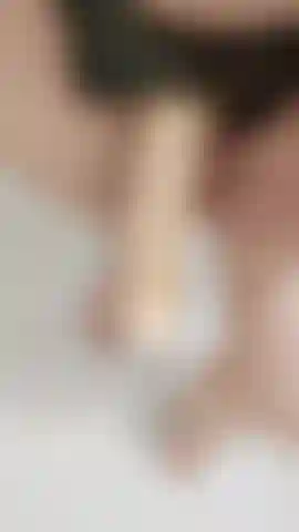 Mini vídeo pede um vibrador submisso.