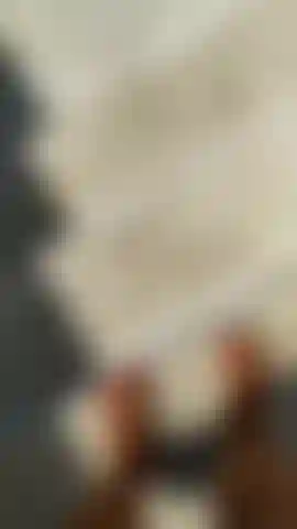 Showfeet fora meus pés descalços lá fora, areia, mar... Meus pés cheios de areia, na água.